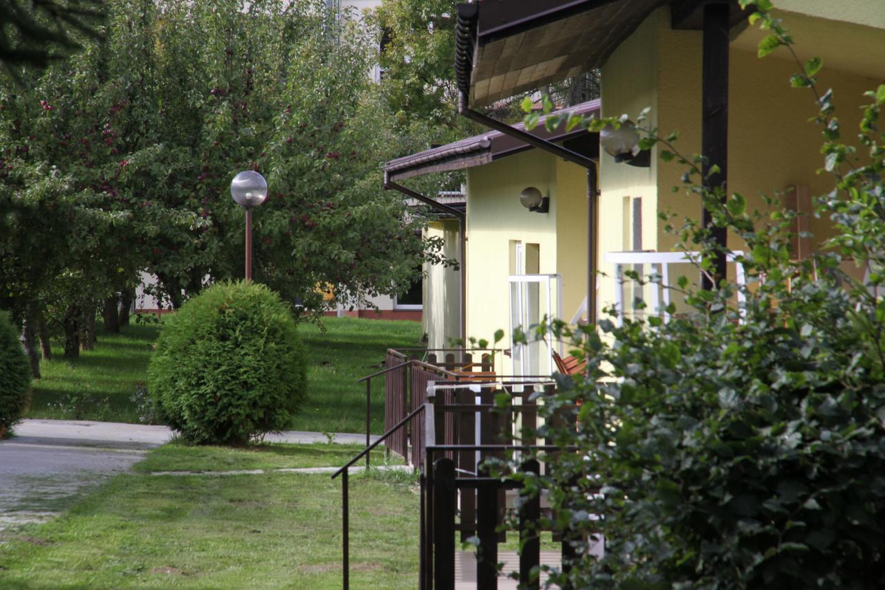 Wrzos Hotel Сяноженти Екстериор снимка